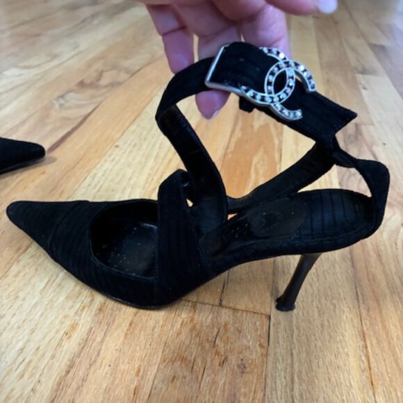 CHANEL 100% Authentic Vintage Heeled Sandals - Picture 11 of 16
